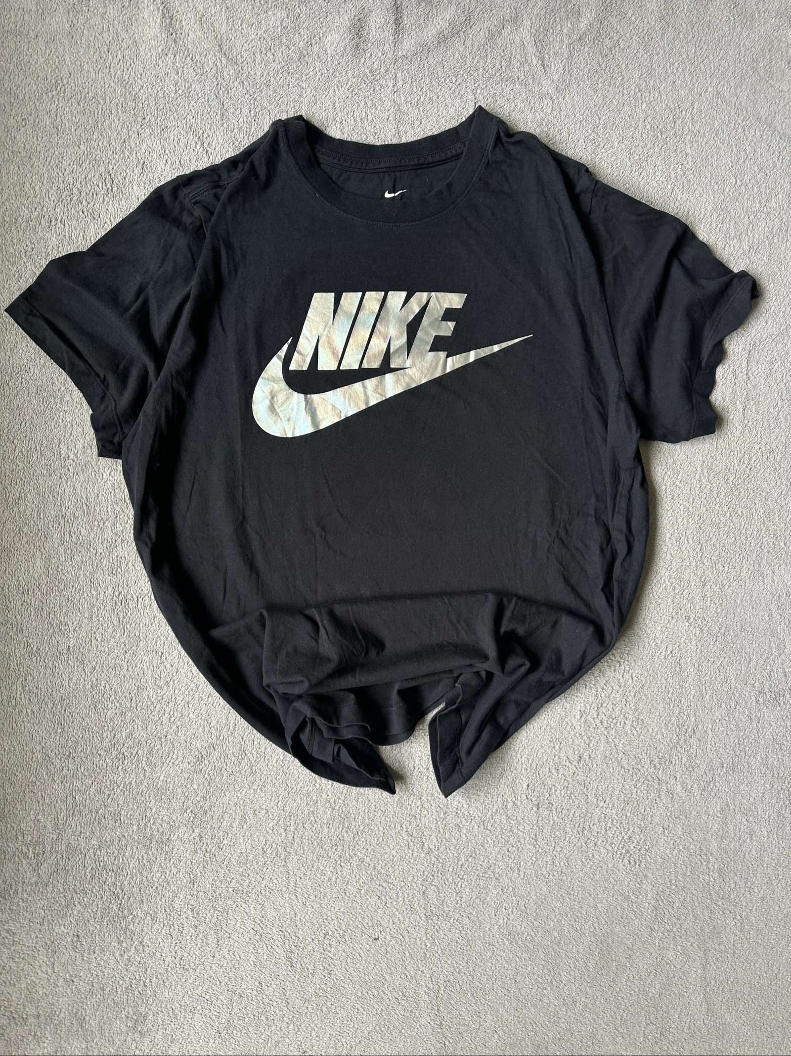 Camiseta Nike Negra Logo Frontal Multicolor Talla L
